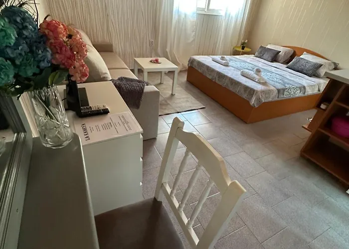 La Kameya Konukevi Naousa